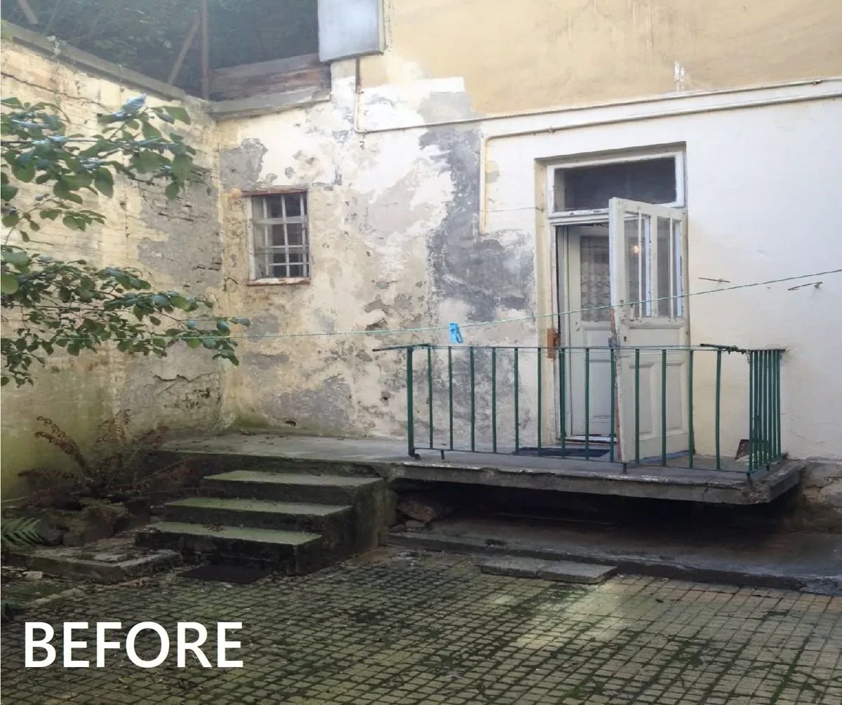 Voor de renovatie: binnenkoer en achtergevel